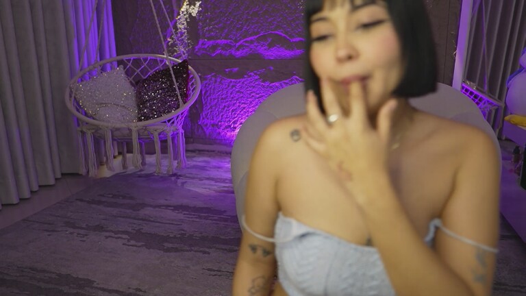 Aleshiadoll's Streamate show and profile