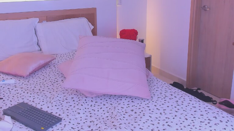 NicolleFerragamo's Streamate show and profile