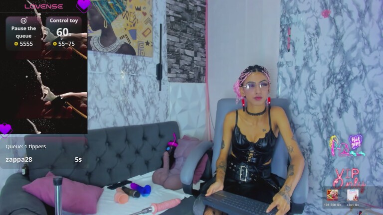 Queen_Cuarxooo's Streamate show and profile