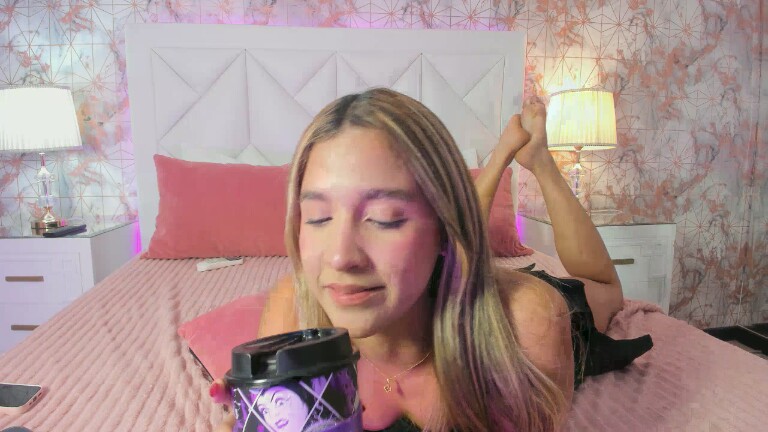 AriannaDuque's Streamate show and profile