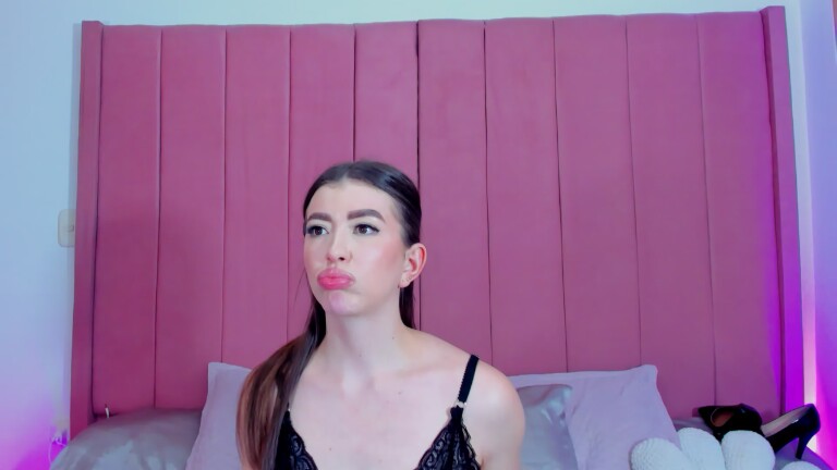 SophyCollin's Streamate show and profile