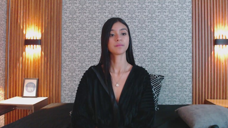 Charlotte_18's Streamate show and profile