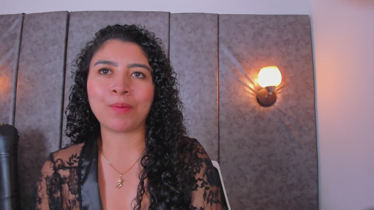 Tharaa24's Streamate show and profile