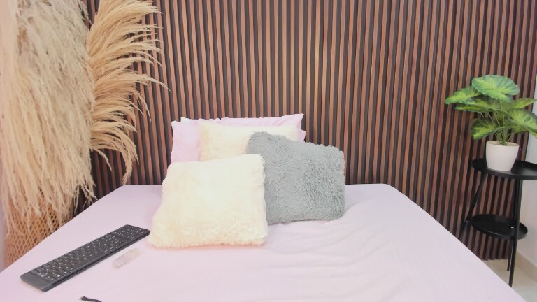 SeleneLune's Streamate show and profile