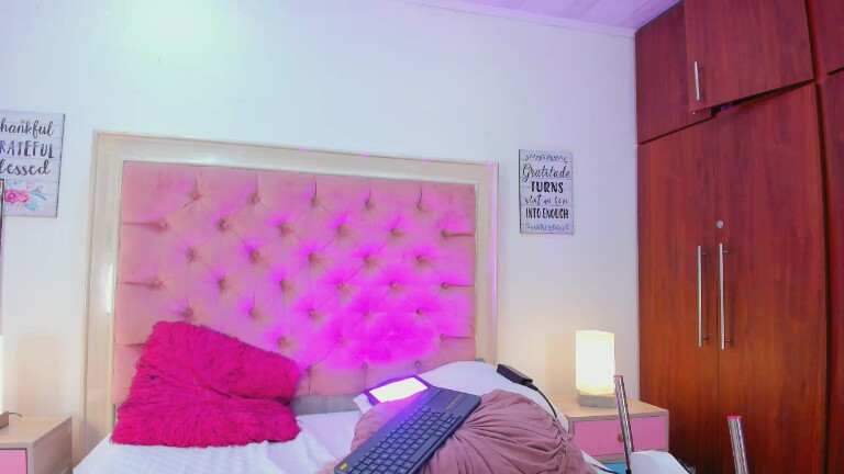 Miaa_Rous's Streamate show and profile