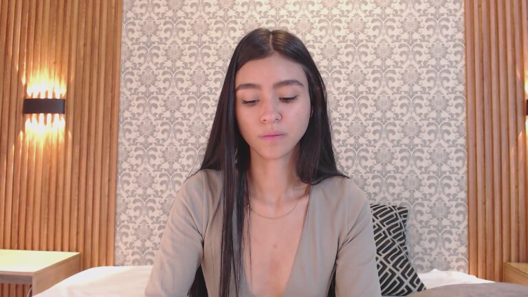 Charlotte_18's Streamate show and profile