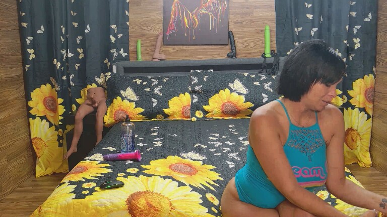 thesexymilf22's Streamate show and profile