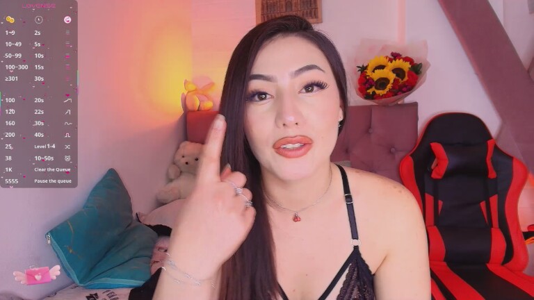 MiiaParis's Streamate show and profile