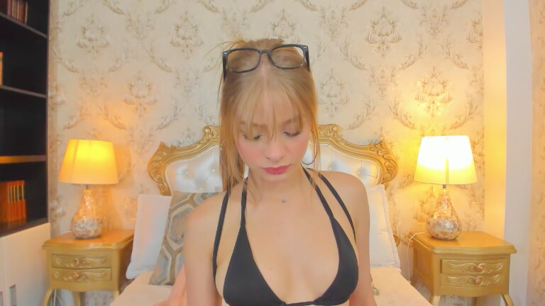 ZuzanHoll's Streamate show and profile