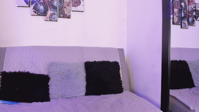 Nahia69's Streamate show and profile