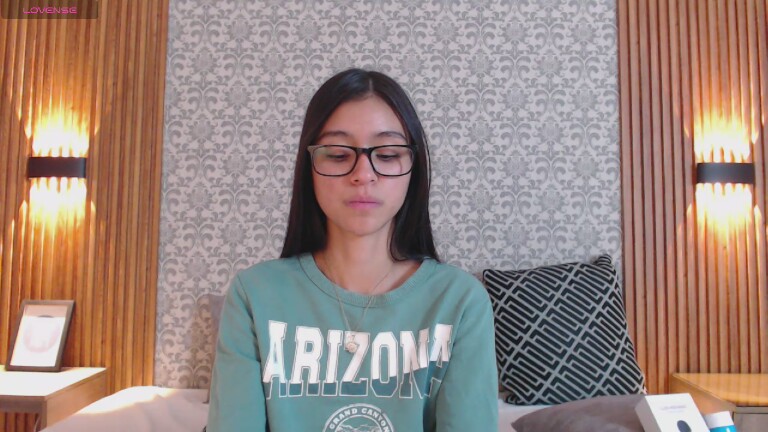 Charlotte_18's Streamate show and profile