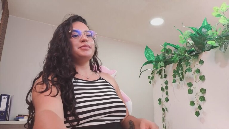 SharaThomas's Streamate show and profile