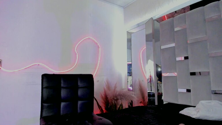 SaaraFoox's Streamate show and profile