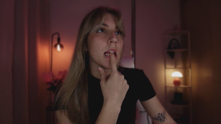 LindaSofiaa's Streamate show and profile