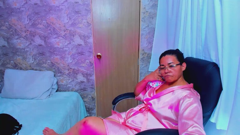 MatureePure's Streamate show and profile