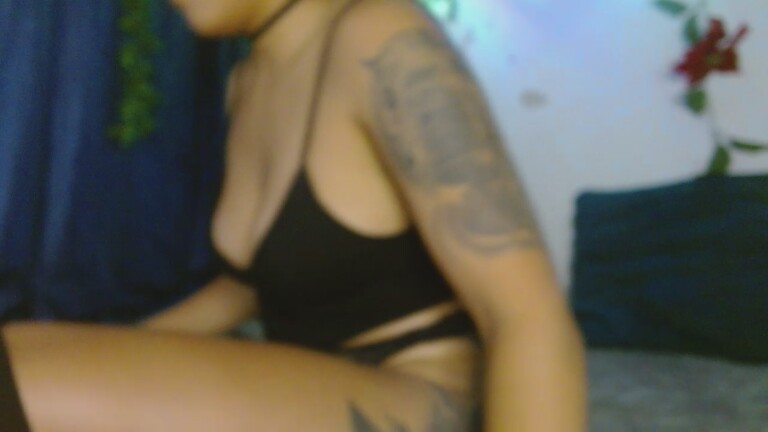 CHARLOTTEROGUE's Streamate show and profile